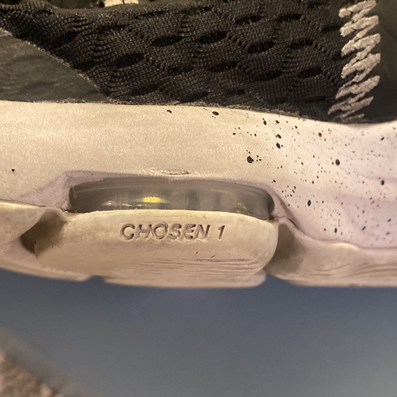 LeBron Basketball Shoes - Picture 5 of 6